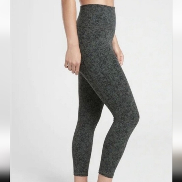 Athleta Pants - Athleta Salutation Stash Crop Green And Blac Leggings With Pockets Women's Large